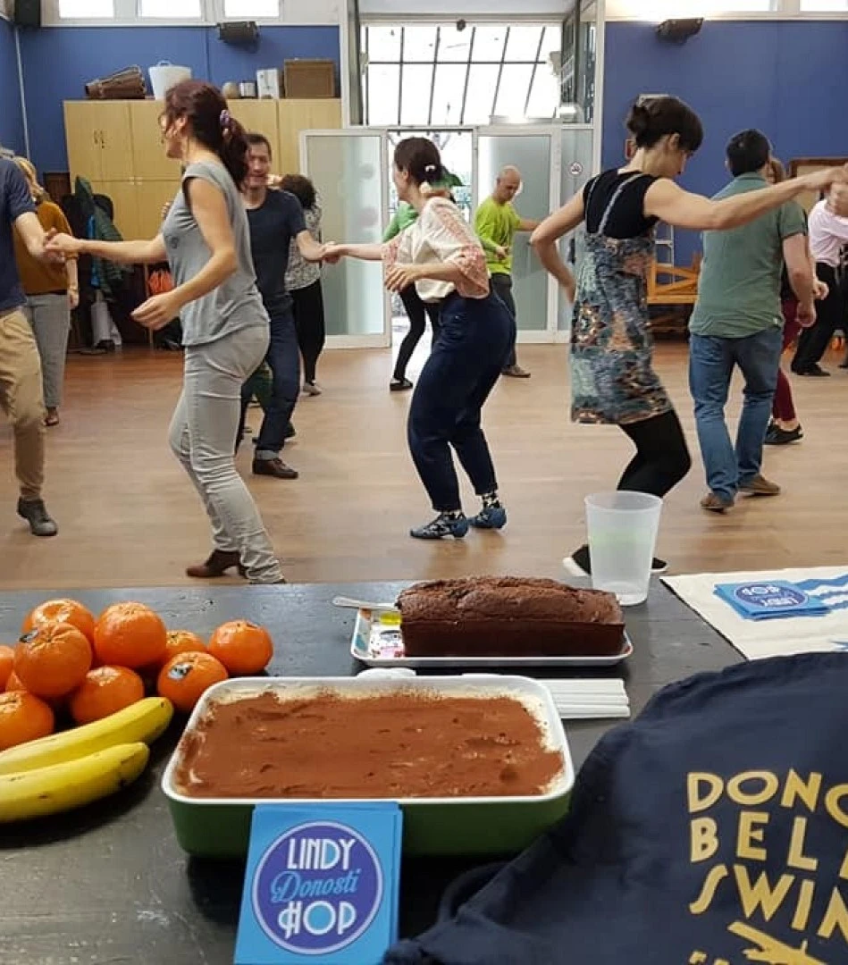 Baile social en el mercado