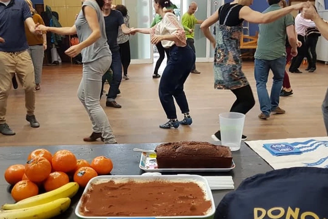 Baile social en el mercado