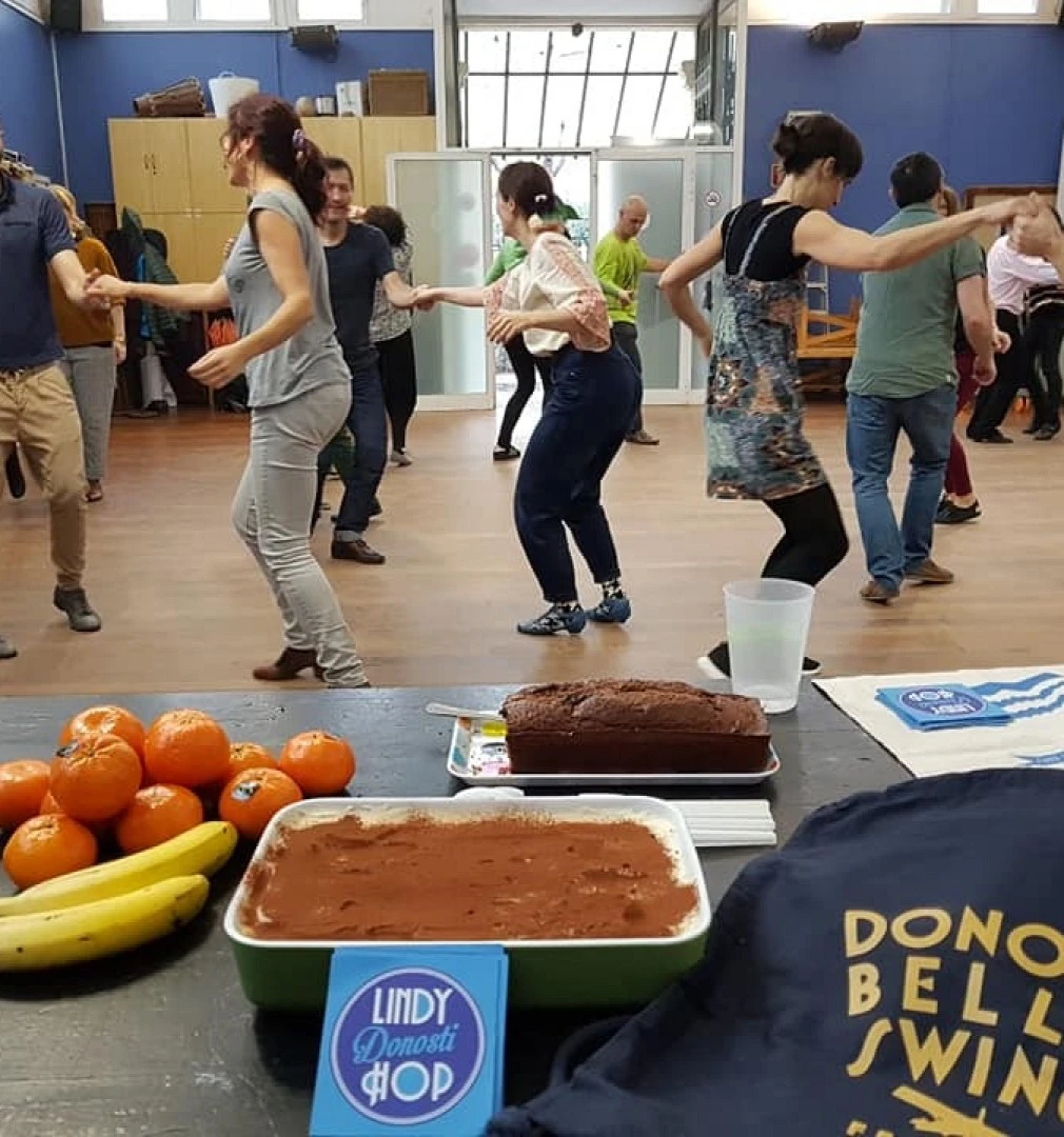 Baile social en el mercado